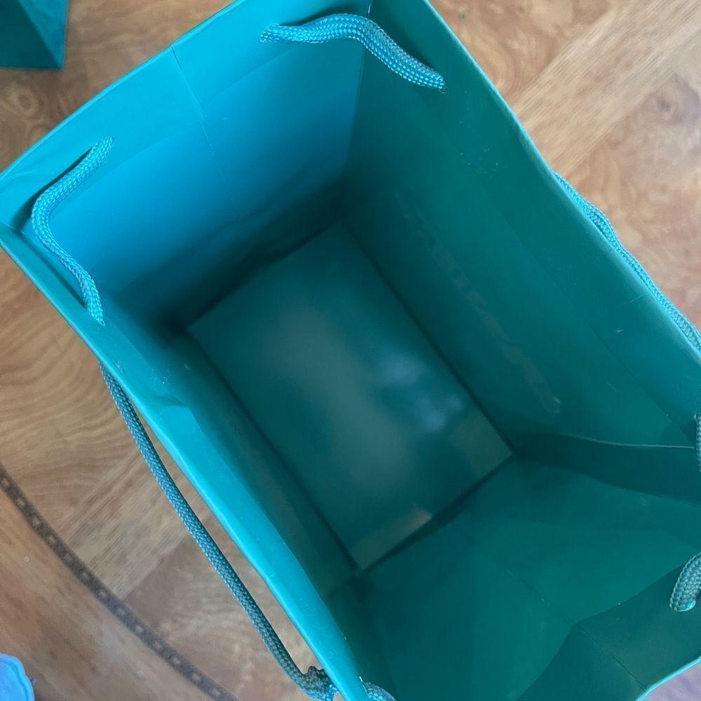 LA MER Bag & Empty Box! - Picture 11 of 16